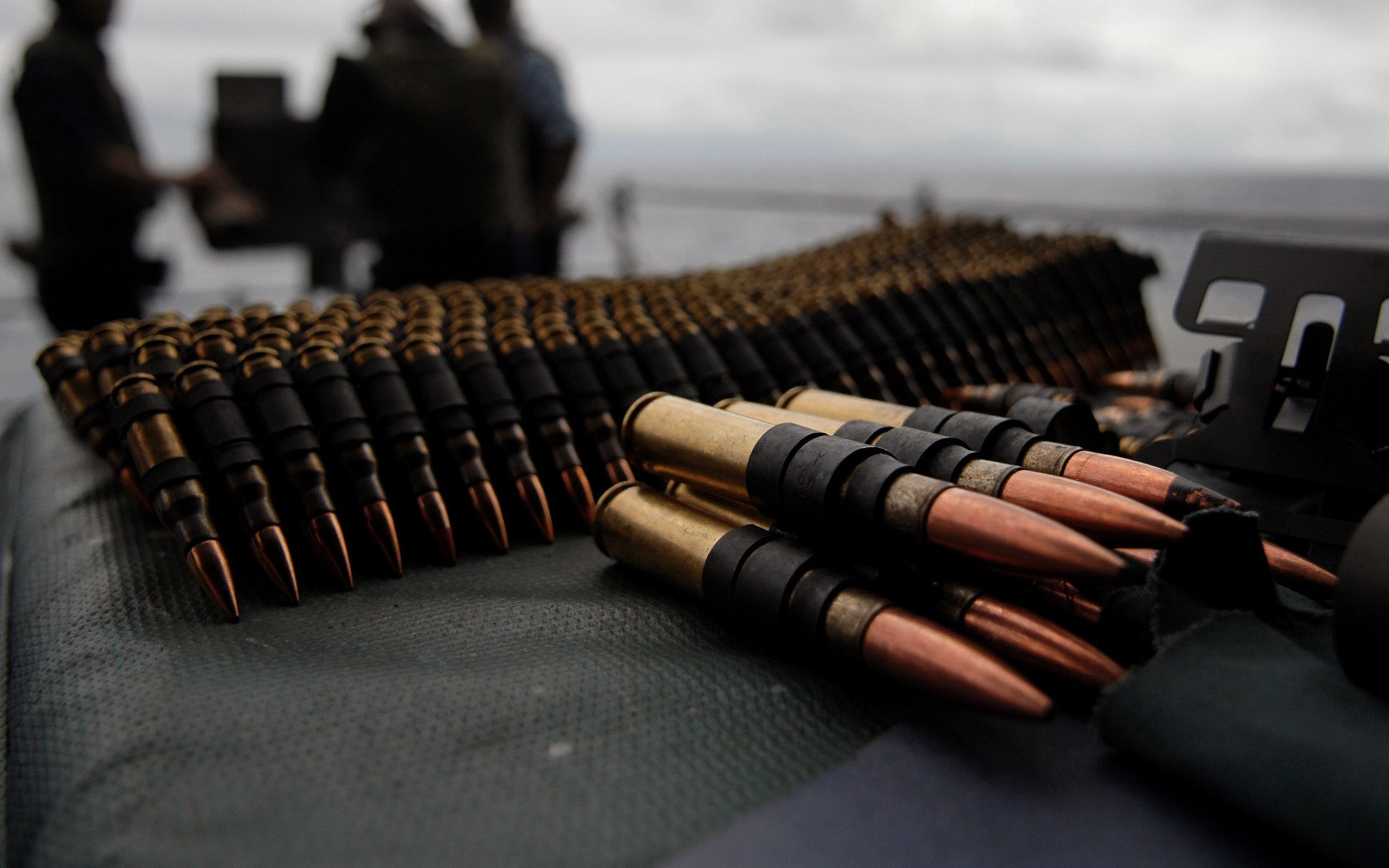 band munition tapeten waffen