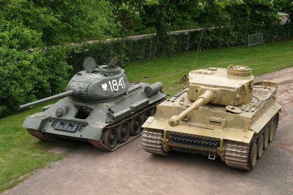 Военная техника - танки т-34 и тигр