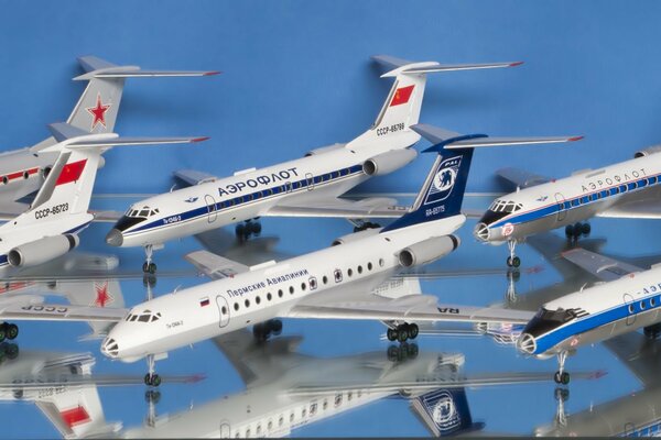 Exhibición de modelos de aviones de pasajeros