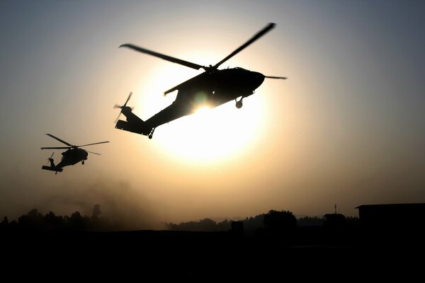 Helicóptero contra el sol