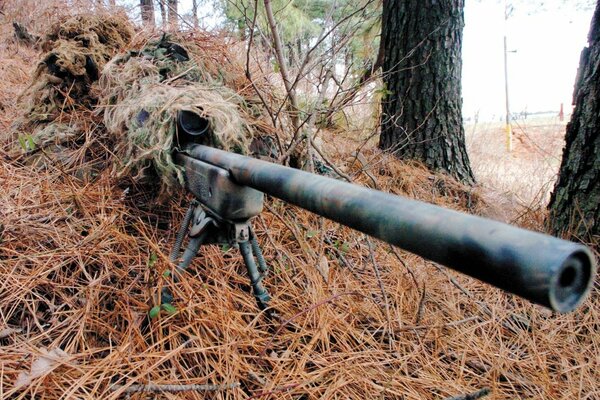 Tireur d élite déguisé et armé