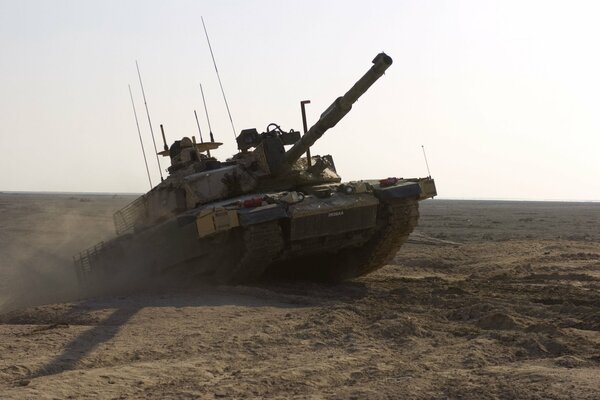 Tanque Challenger 2 durante la invasión militar