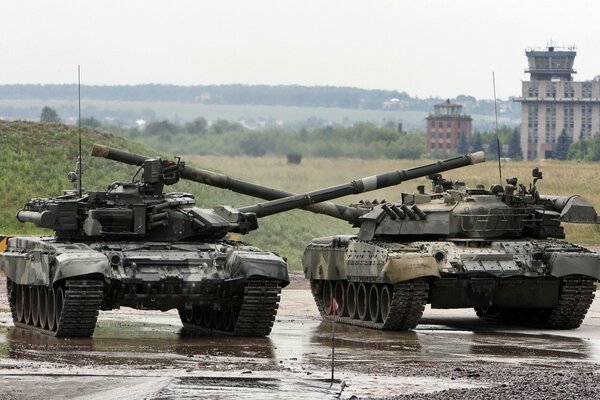 Danse de deux chars t-80 et t-90 sur le polygone