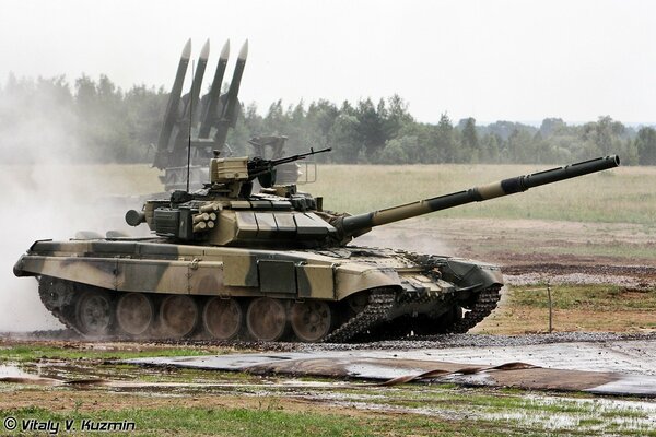 Launching missiles from a tank. Fields in Russia