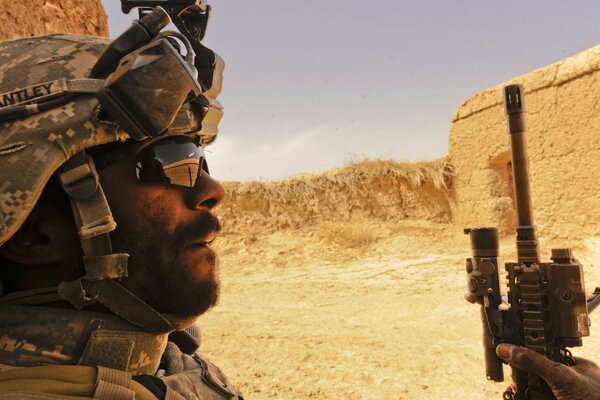 Солдат США в пустыне Ирака