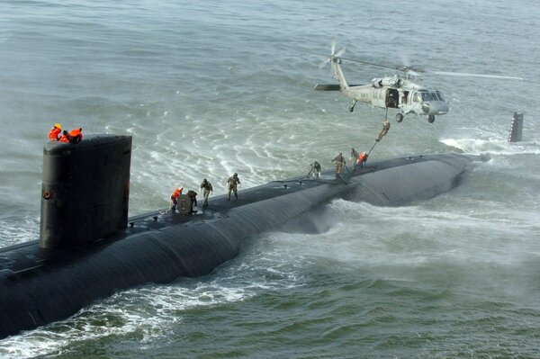 Rettungsaktion auf einem NATO-U-Boot