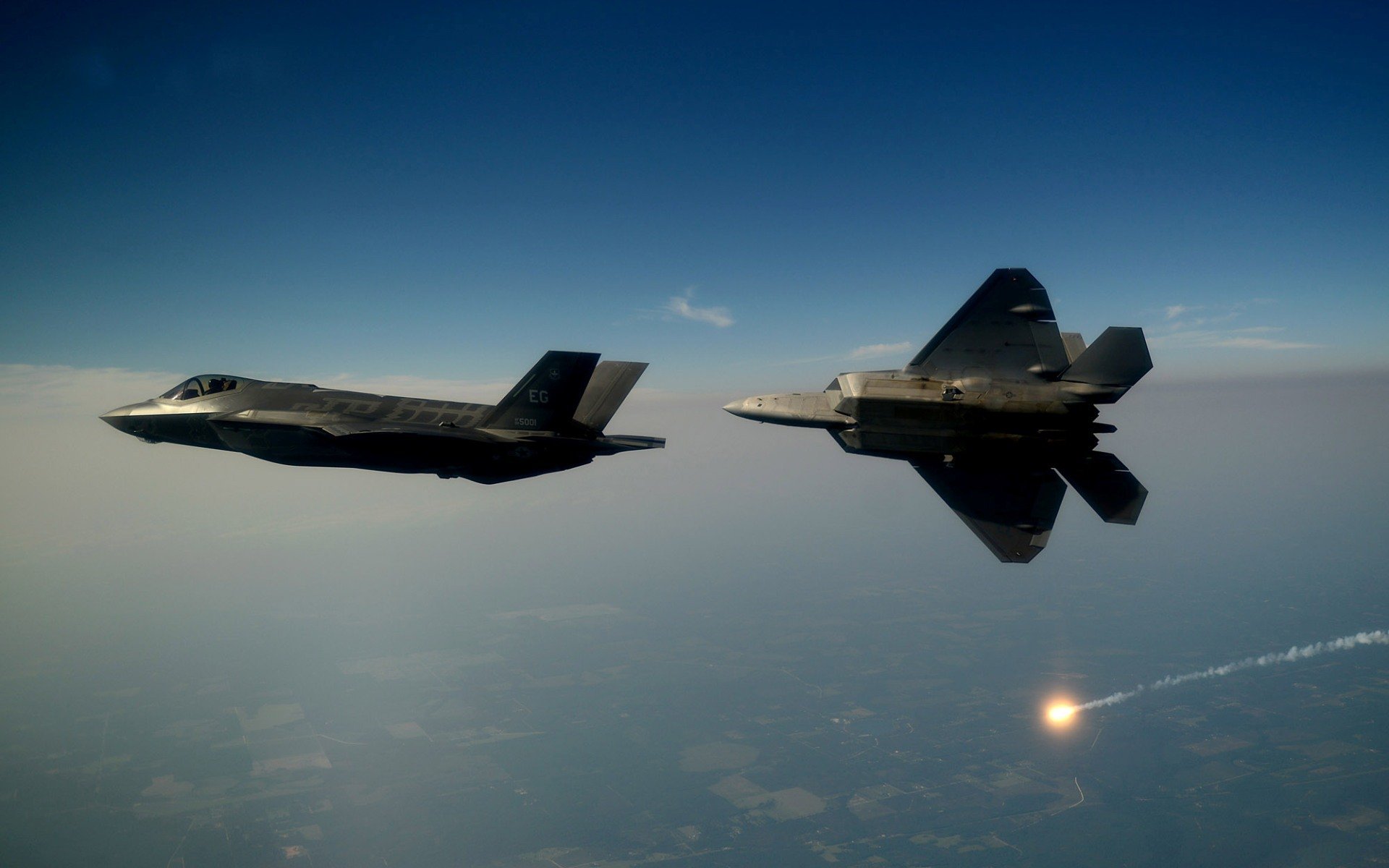 f-35 vs f-22 us air force caccia di quinta generazione furtivo due caccia in aria lockheed martin lightning ii raptor tecnologia stealth