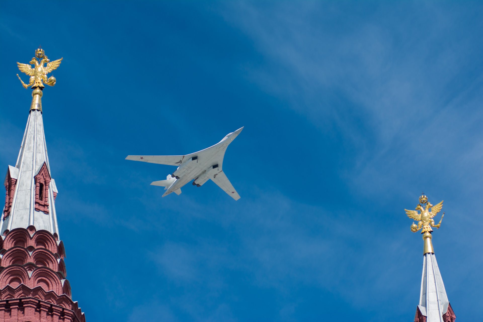 tu-160 white swan supersonic strategic bomber-missile