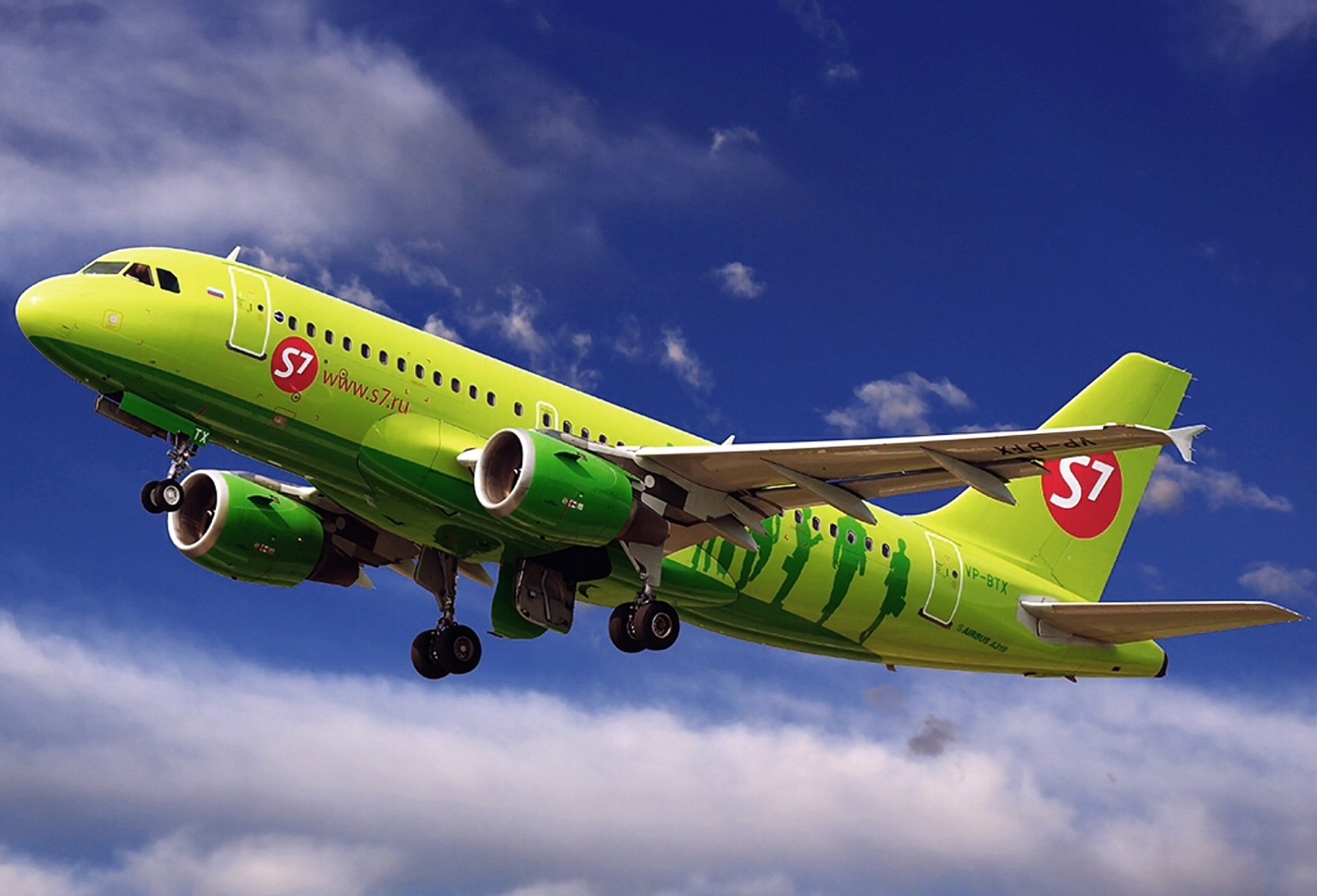 airbus a-319 s7 compagnie aérienne sibérie ciel été nuages