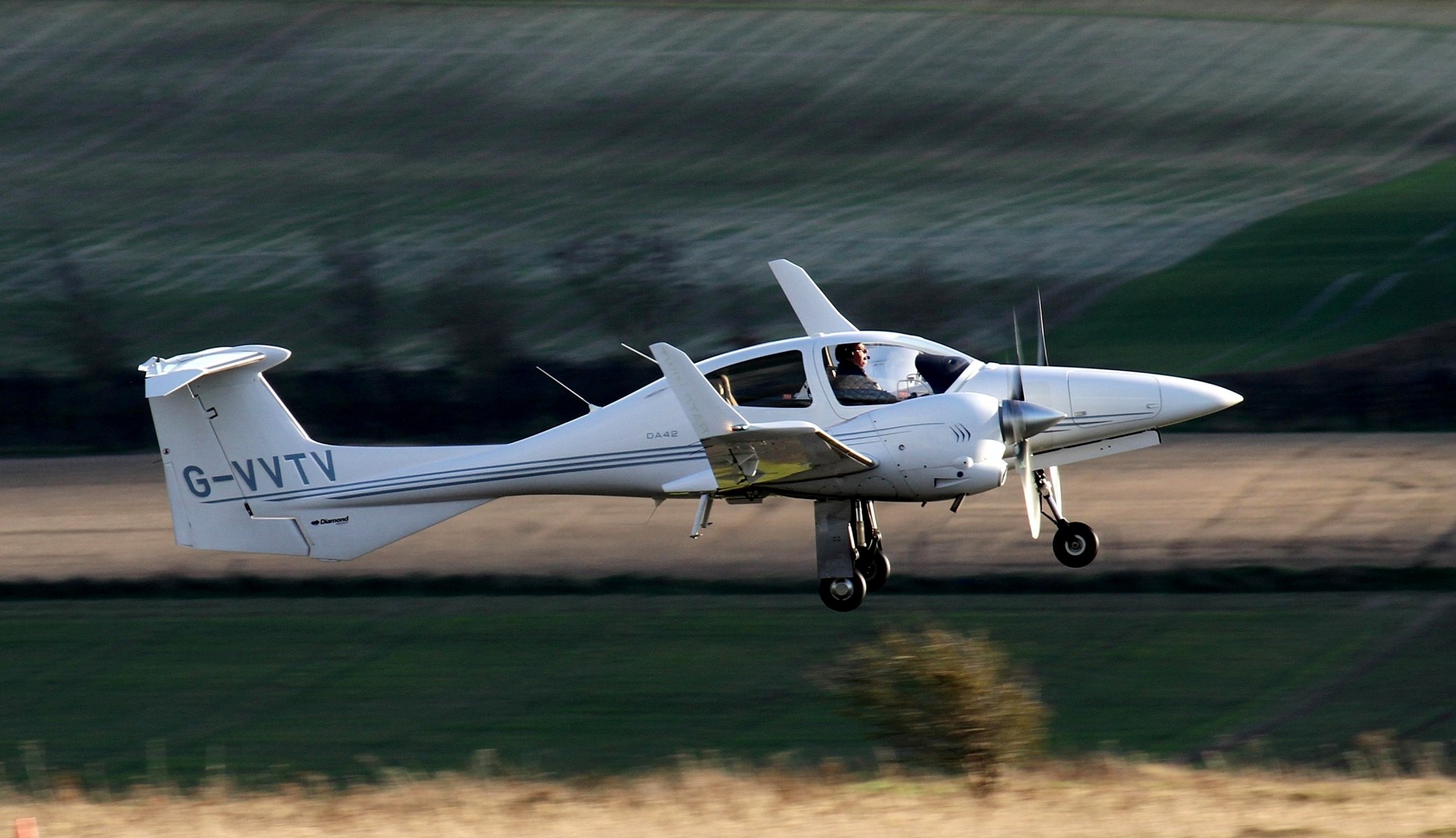 diamond da42 twin star vierbettzimmer zweimotorig flugzeug allzweckfahrzeug