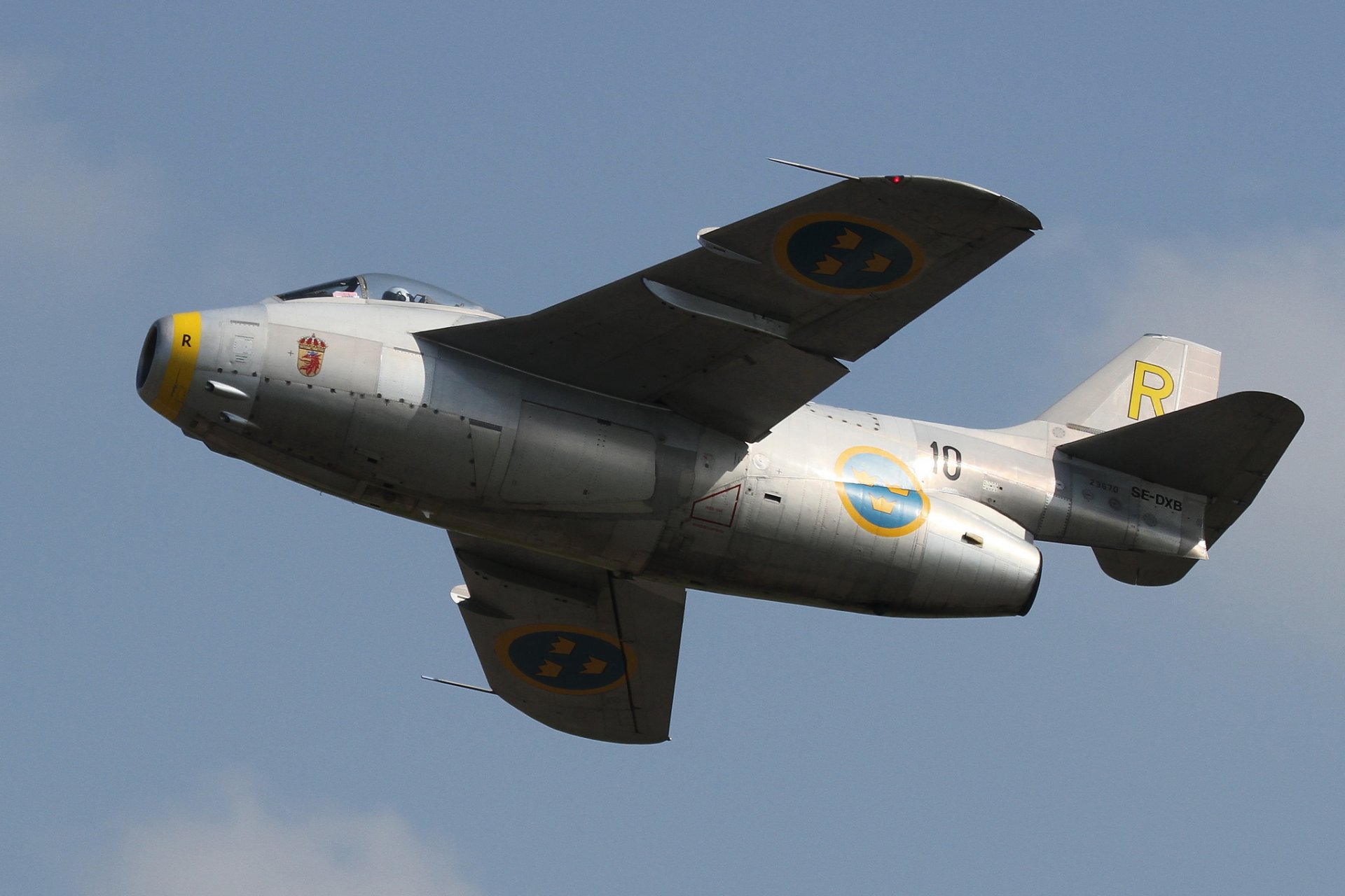 aab 29 tunnan jet fighter flying barrel