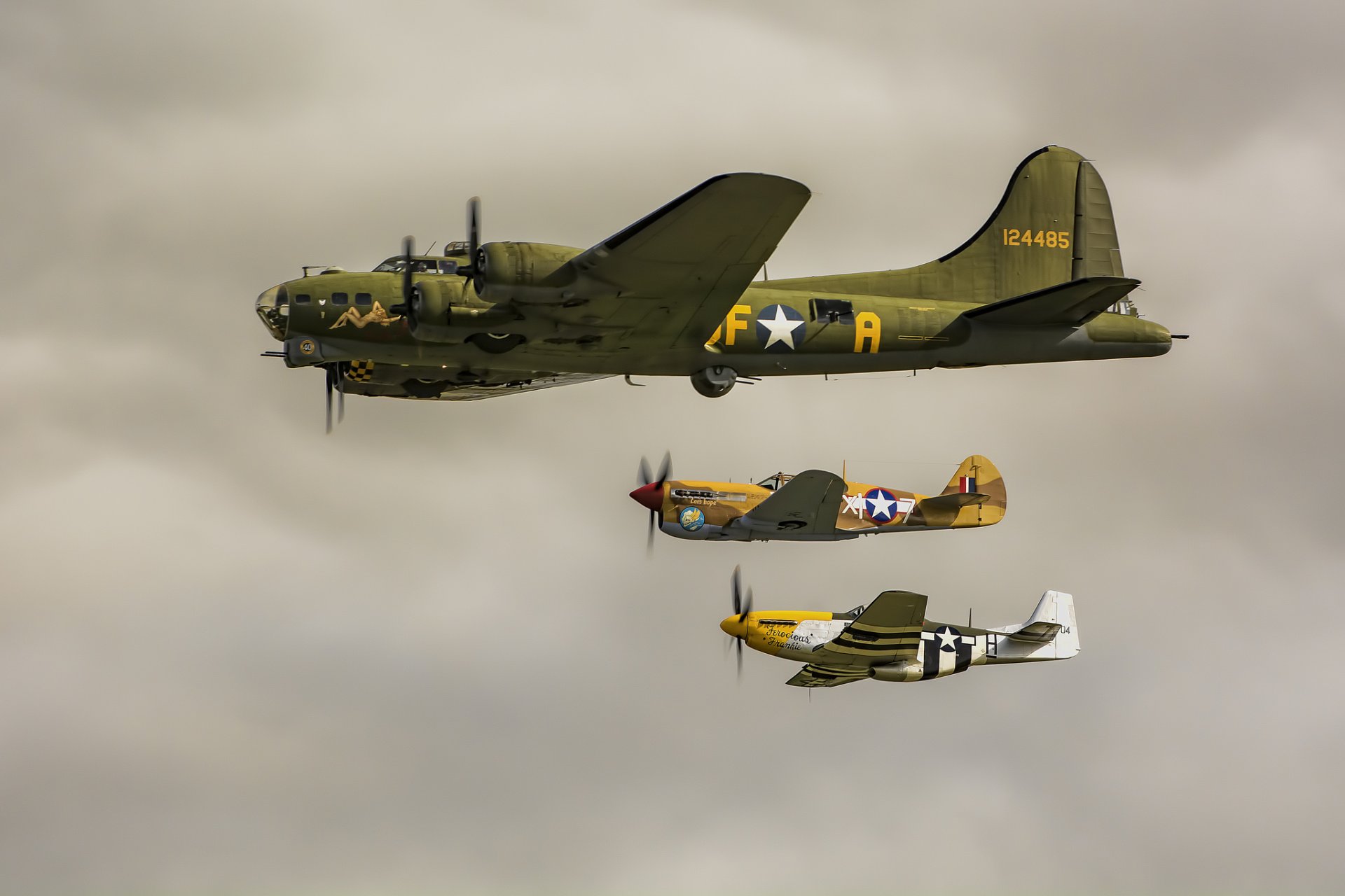 b-17 bombardero p-51 mustang curtiss p-40