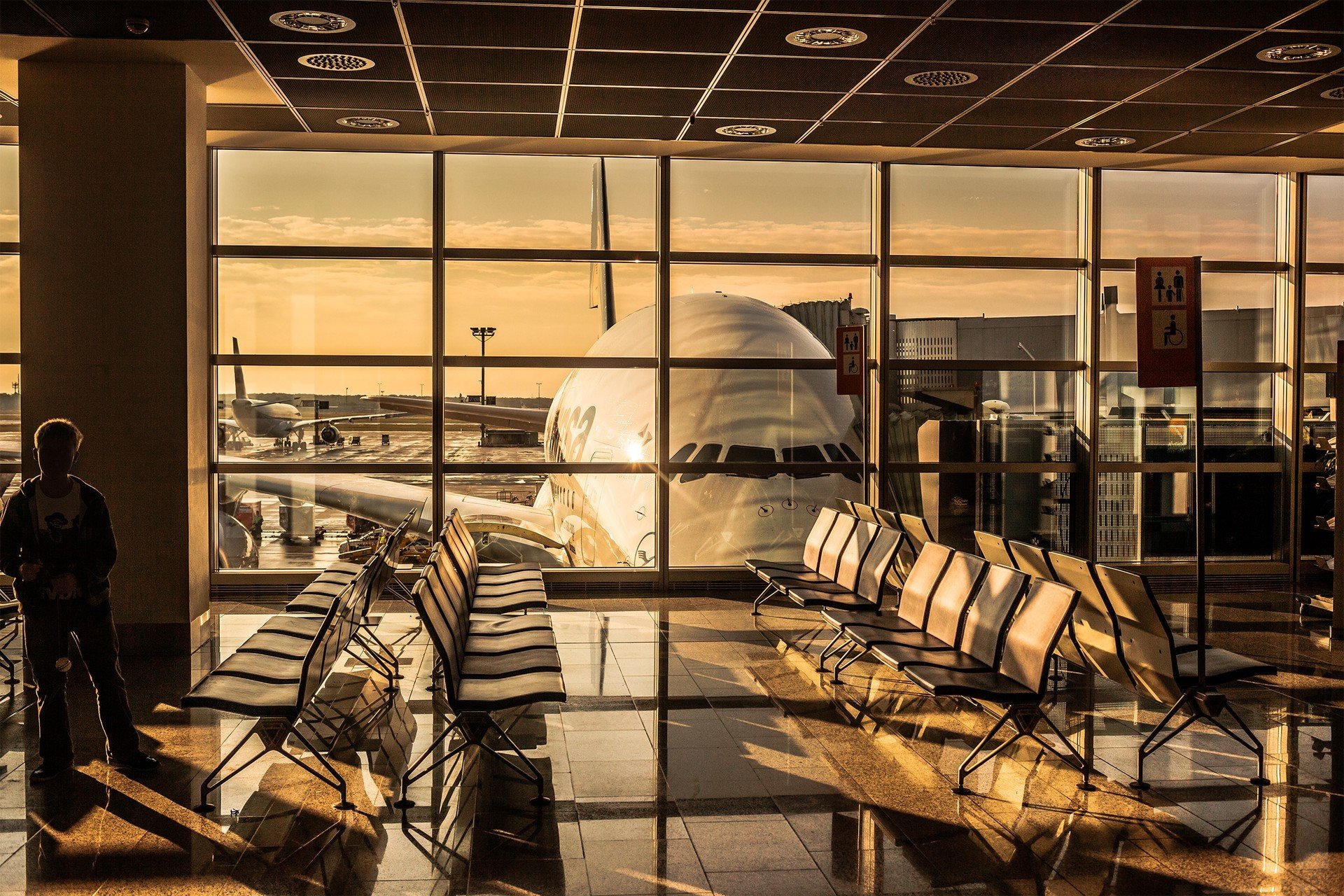 lufthansa airbus a380 lufthansa aviones aeropuerto terminal sala de espera avión puesta del sol amanecer