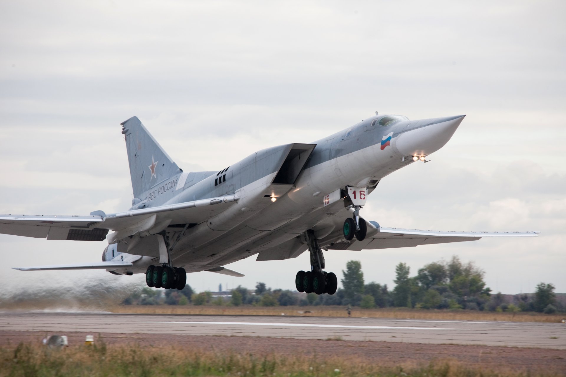 tu-22m3 a lungo raggio supersonico bombardiere missilistico