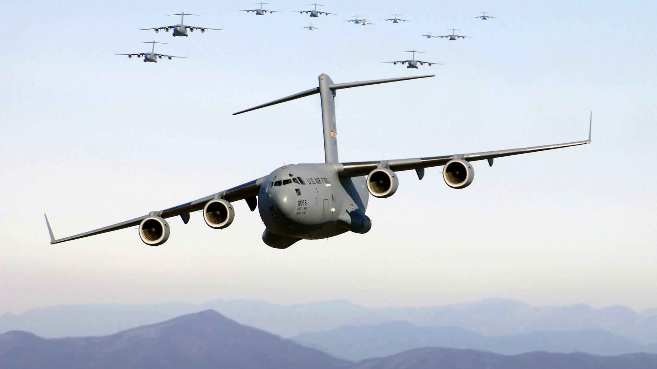 lockheed ac-130 armada cielo montañas avión de apoyo