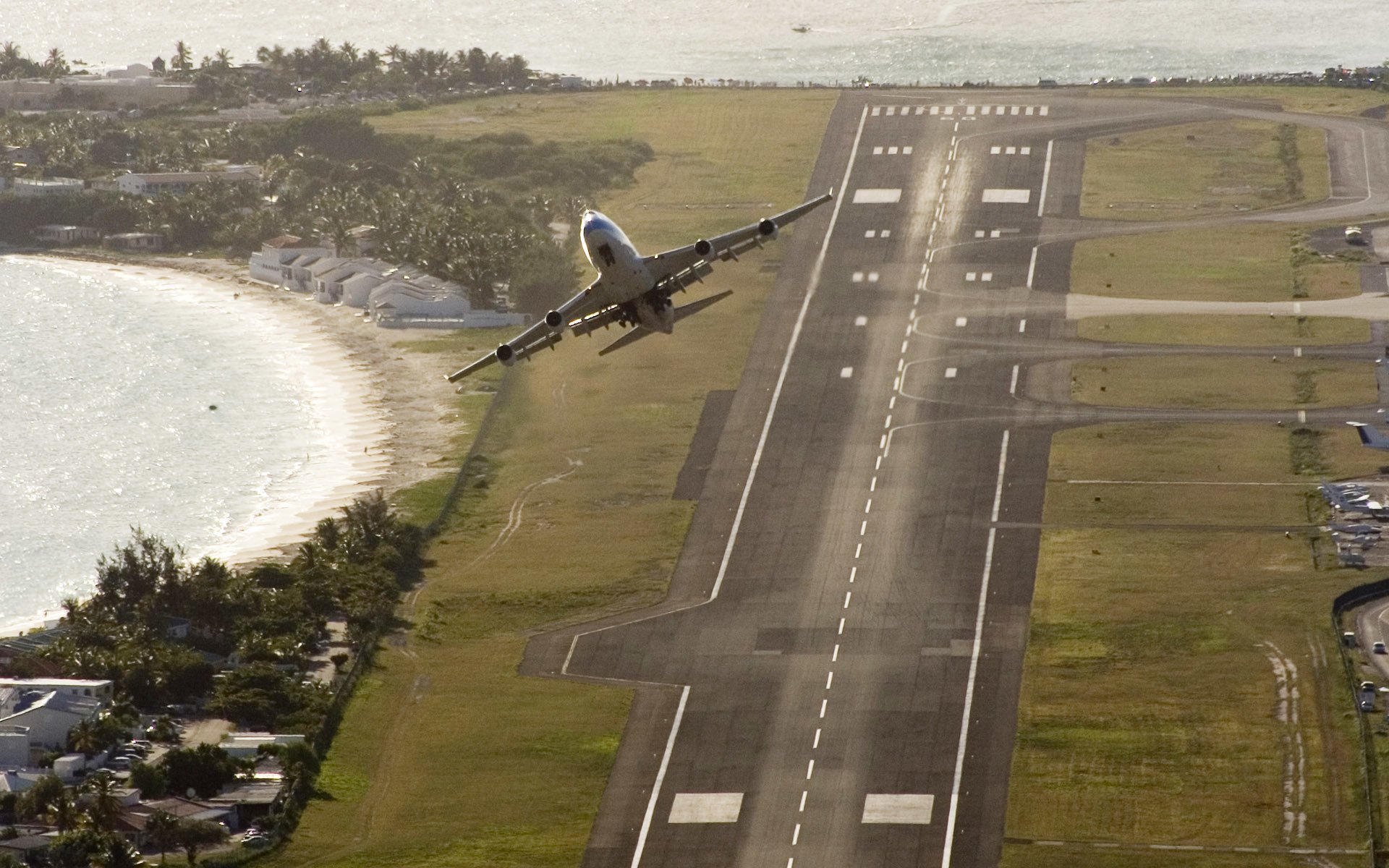 boeing klm airfrance airport passenger plane takeoff the band runway island sea ocean