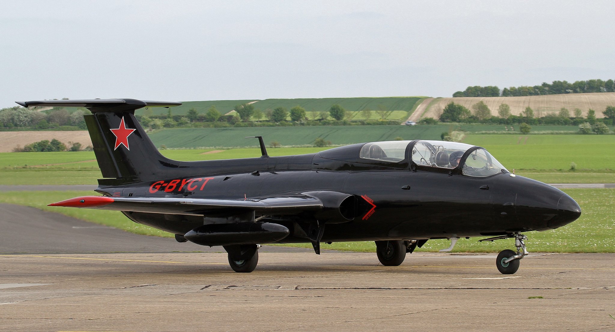 aero l-29 dolphin trainer plane