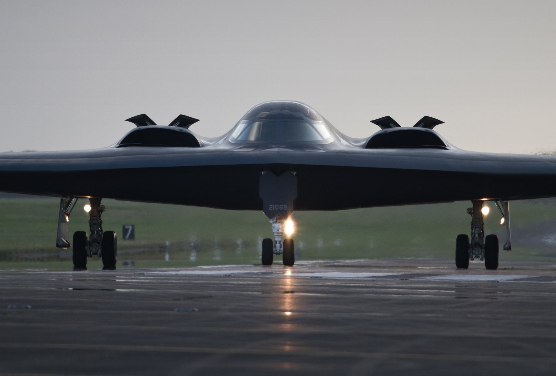 northrop b-2 spirit strategiczny bombowiec lotnisko