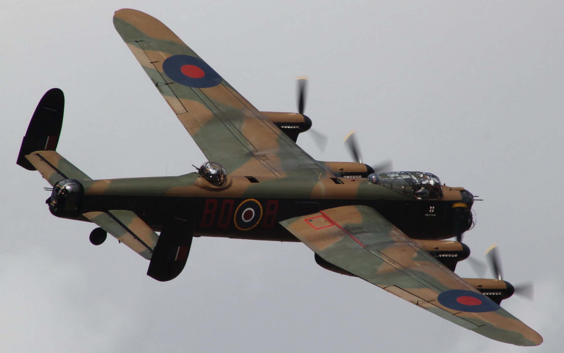 avro lancaster heavy four-engine bomber