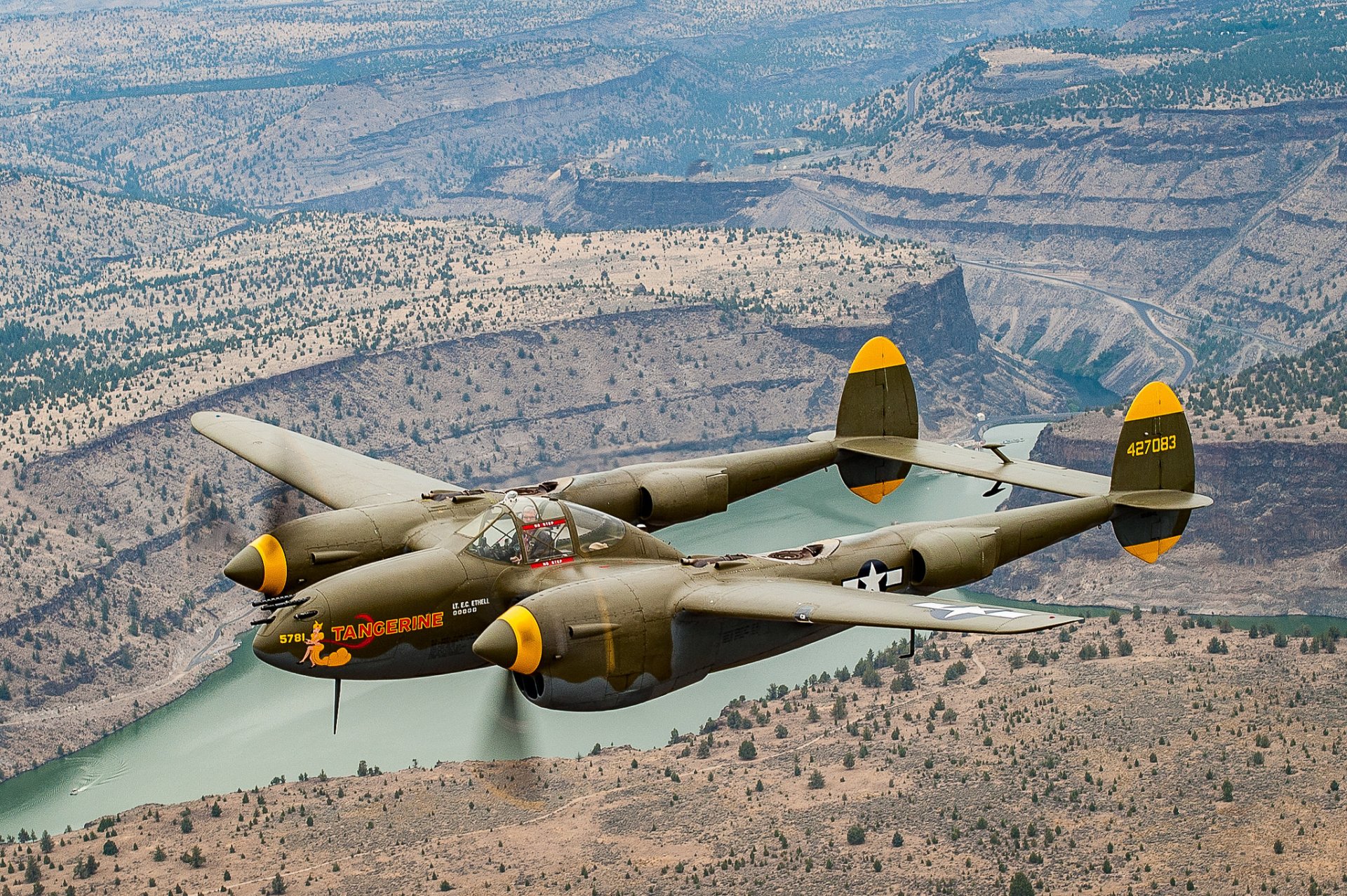 p-38 lightning fighter flight