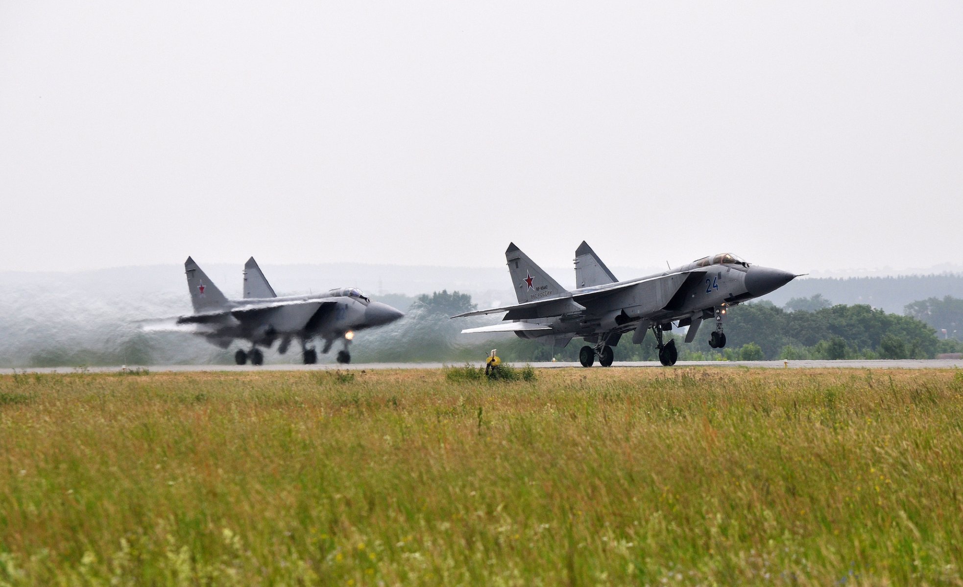 mig-31 double chasseur intercepteur décollage aérodrome