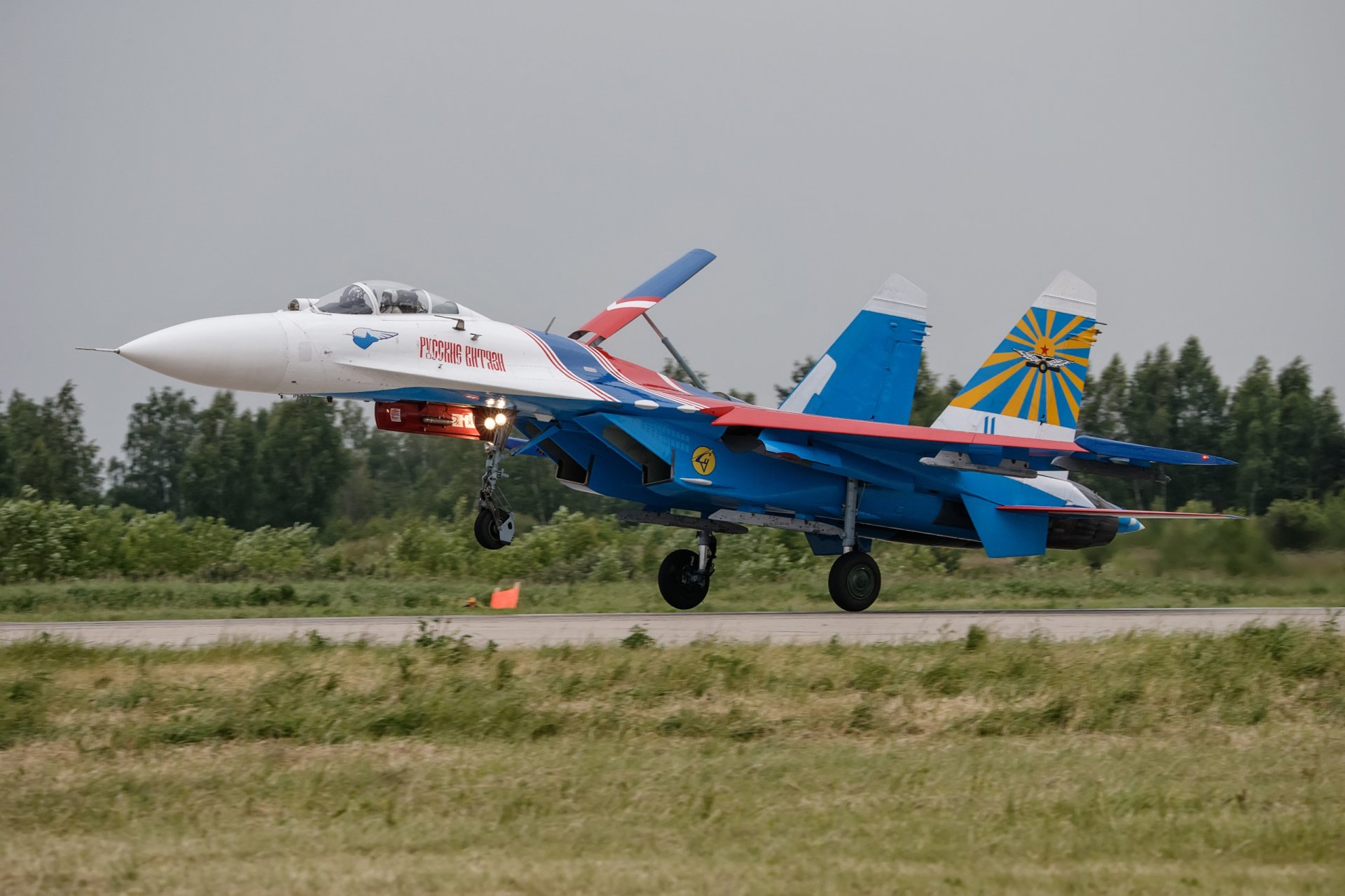 su-27 chasseur décollage aérodrome