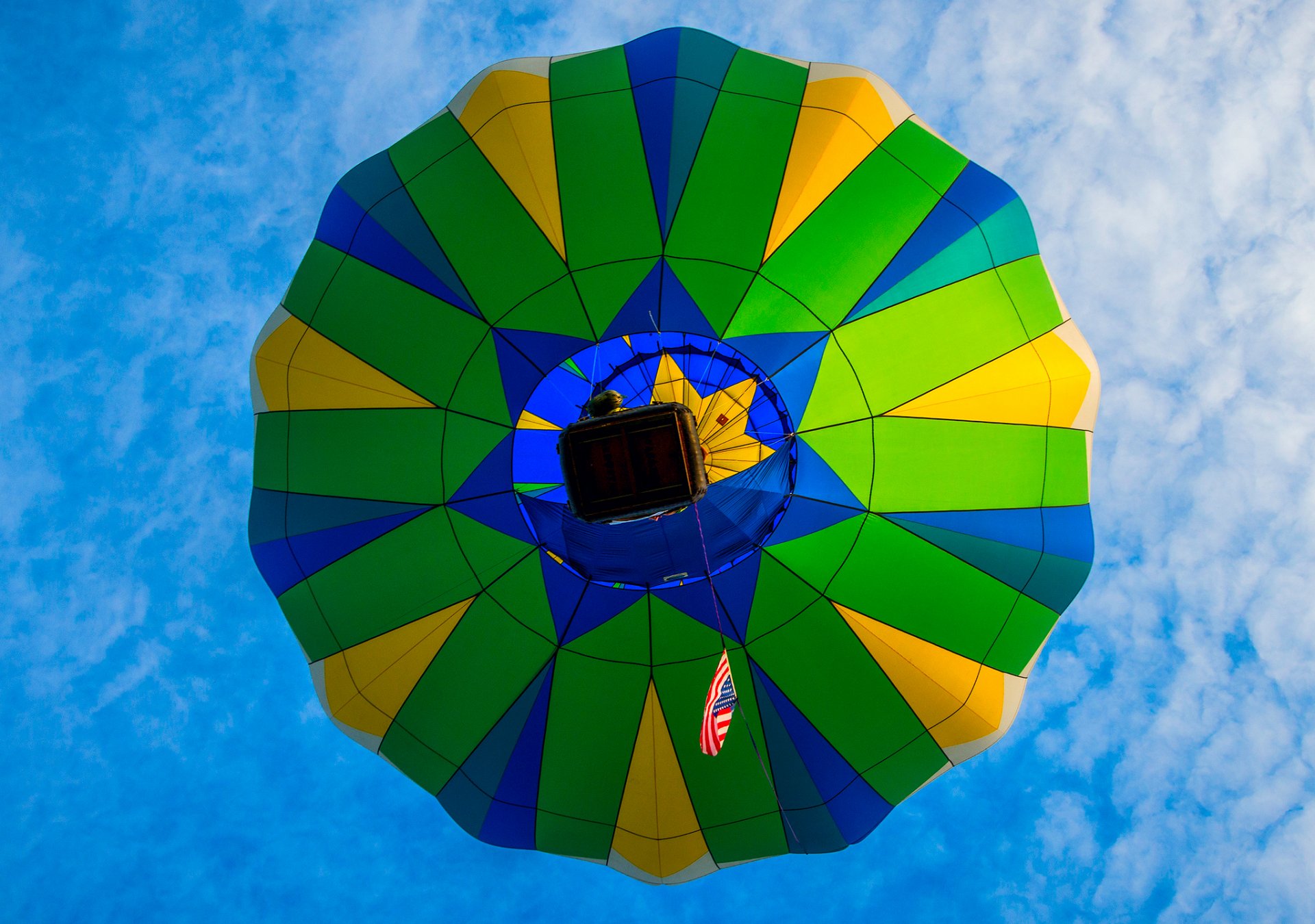 palloncino cesto volo cielo nuvole