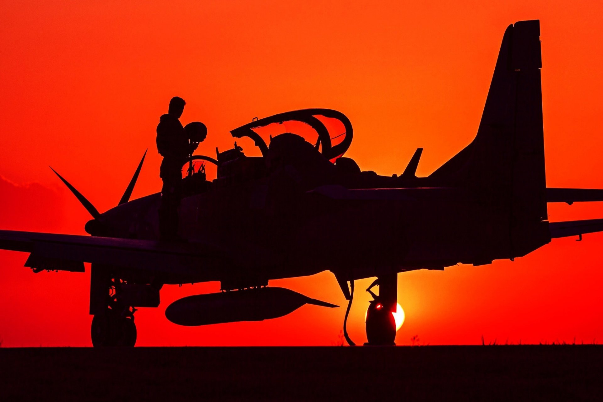 super tucano a-29 turboprop sturmgewehr silhouette pilot