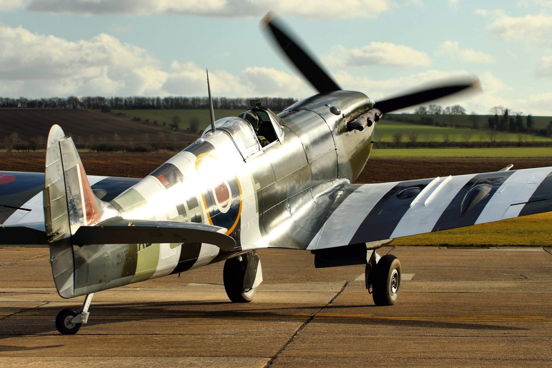 supermarine spitfire mk . xiv britannique monomoteur chasseur