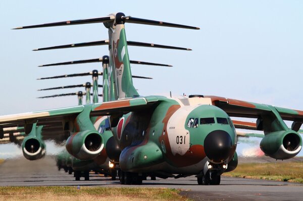 Decollo dall aerodromo degli aerei C-17 globemaster