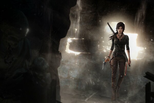 Lara Croft cammina attraverso la caverna con un revolver