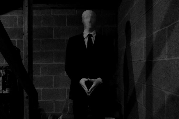 Image en noir et blanc d un homme sans visage en costume