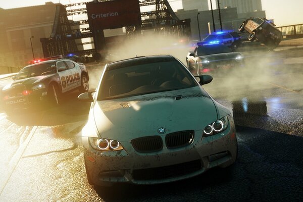 Bmw 2012 is still at the peak of power to get away from the police