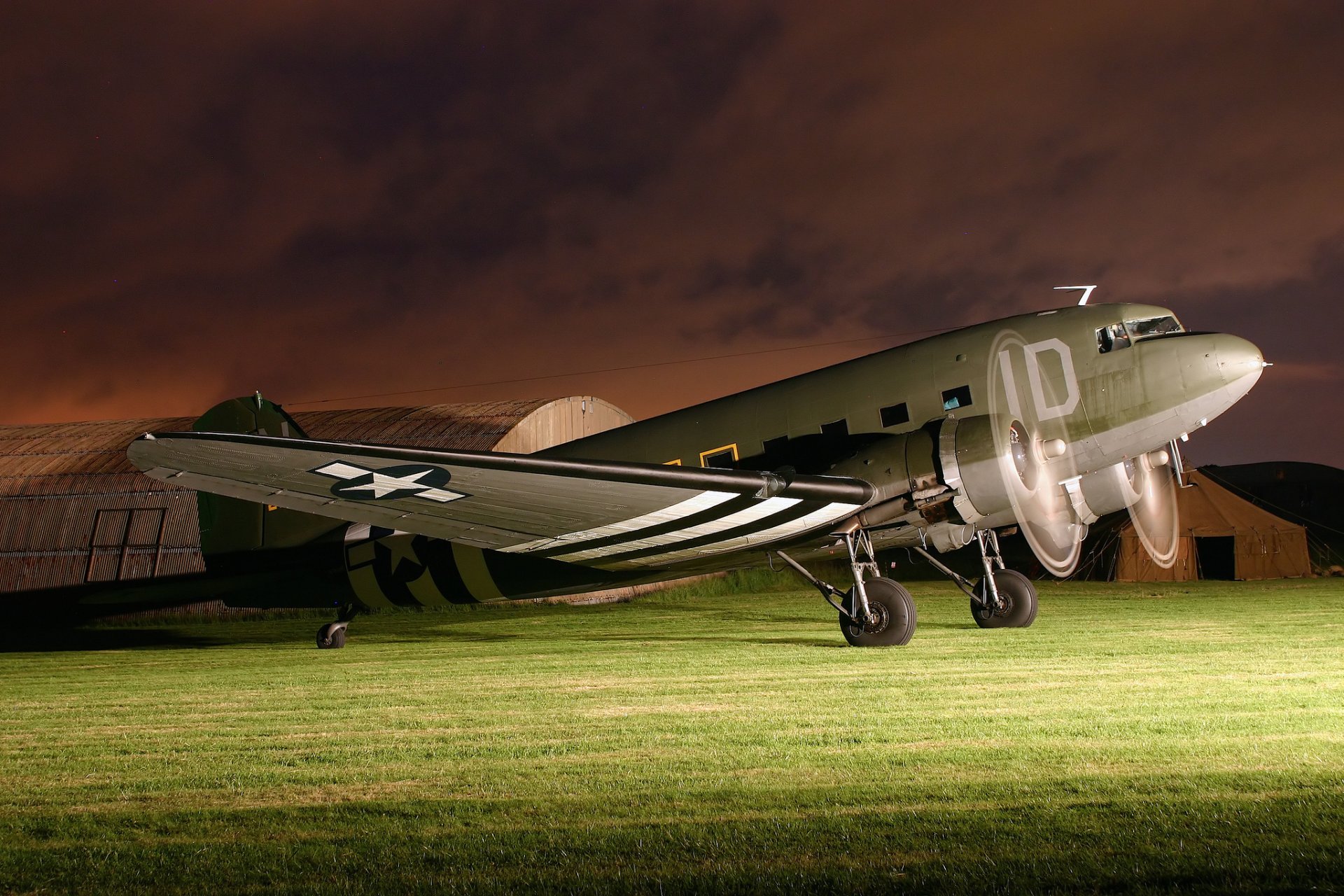 дуглас c-47a дакота американский военно-транспортный самолёт аэродром