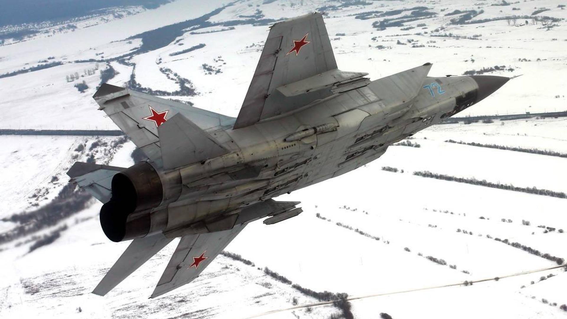 mikoyan et gurevich mig-31 combattant intercepteur force aérienne russie militaire avion vol altitude aile moteur hiver neige mikoyan et gurevich .mig-31 combattant armée de l air russe avion hiver