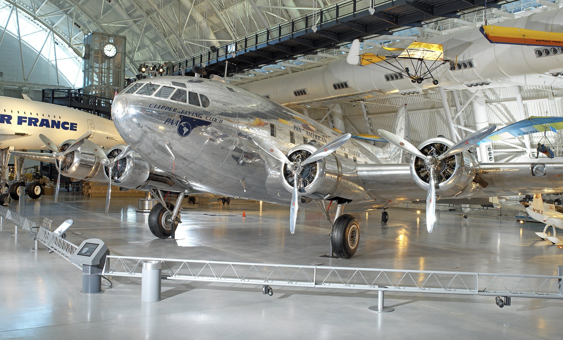 boeing 307 stratoliner aereo museo hangar