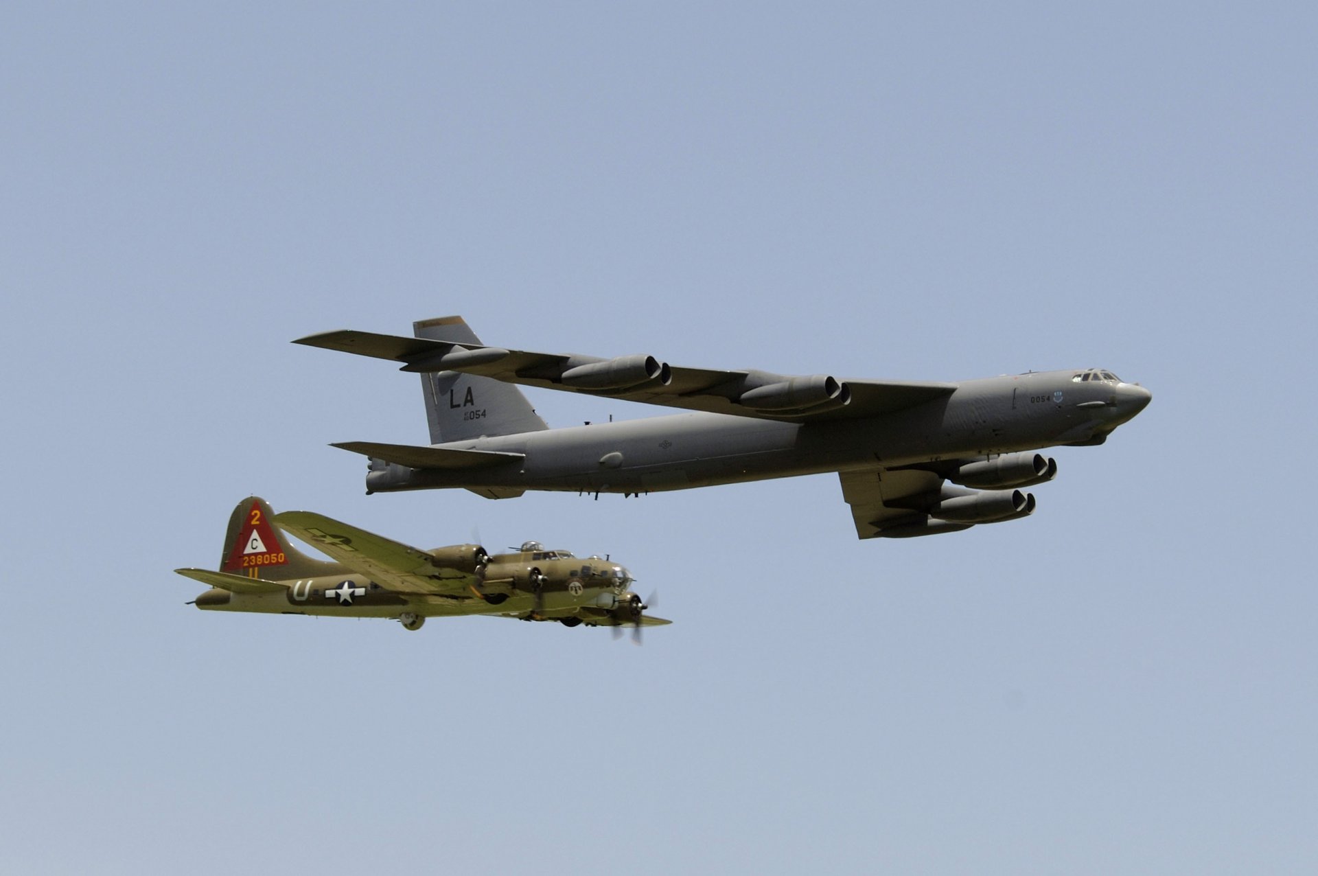 boeing b-17 fortezza volante fortezza volante pesante quadrimotore bombardiere b-52 stratofortress strategico