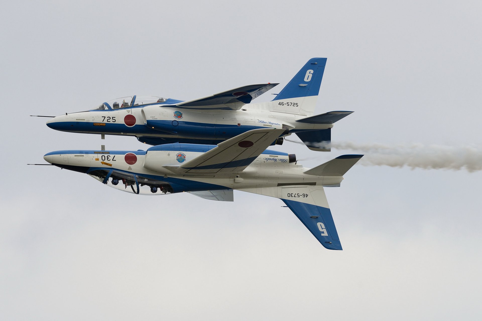 kawasaki t-4 acrobacia aérea grupo impulso azul pareja vacaciones espectáculo