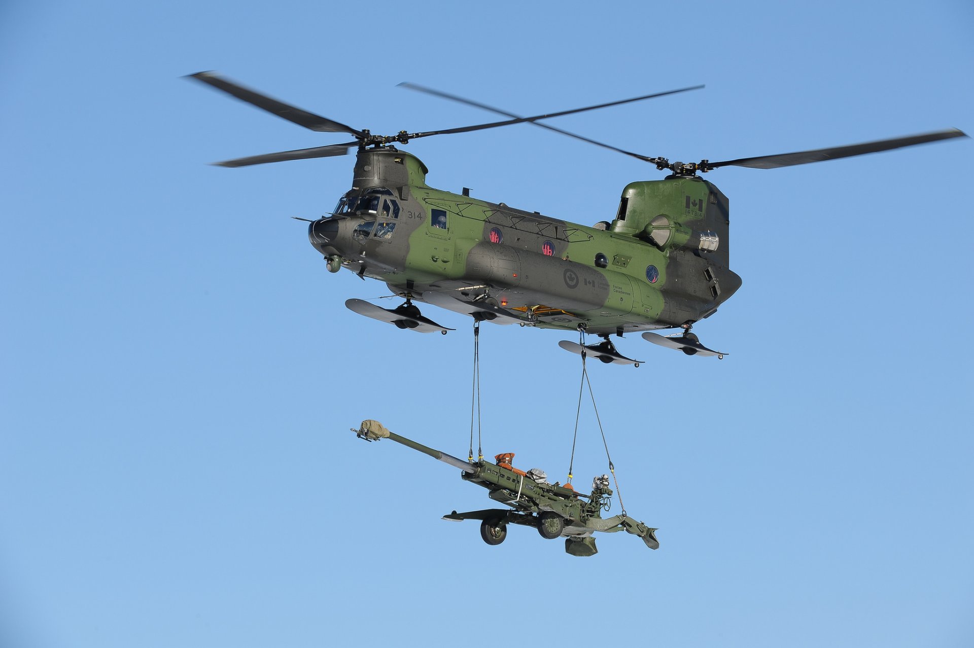 ch-47 chinook militare trasporto m777 obice