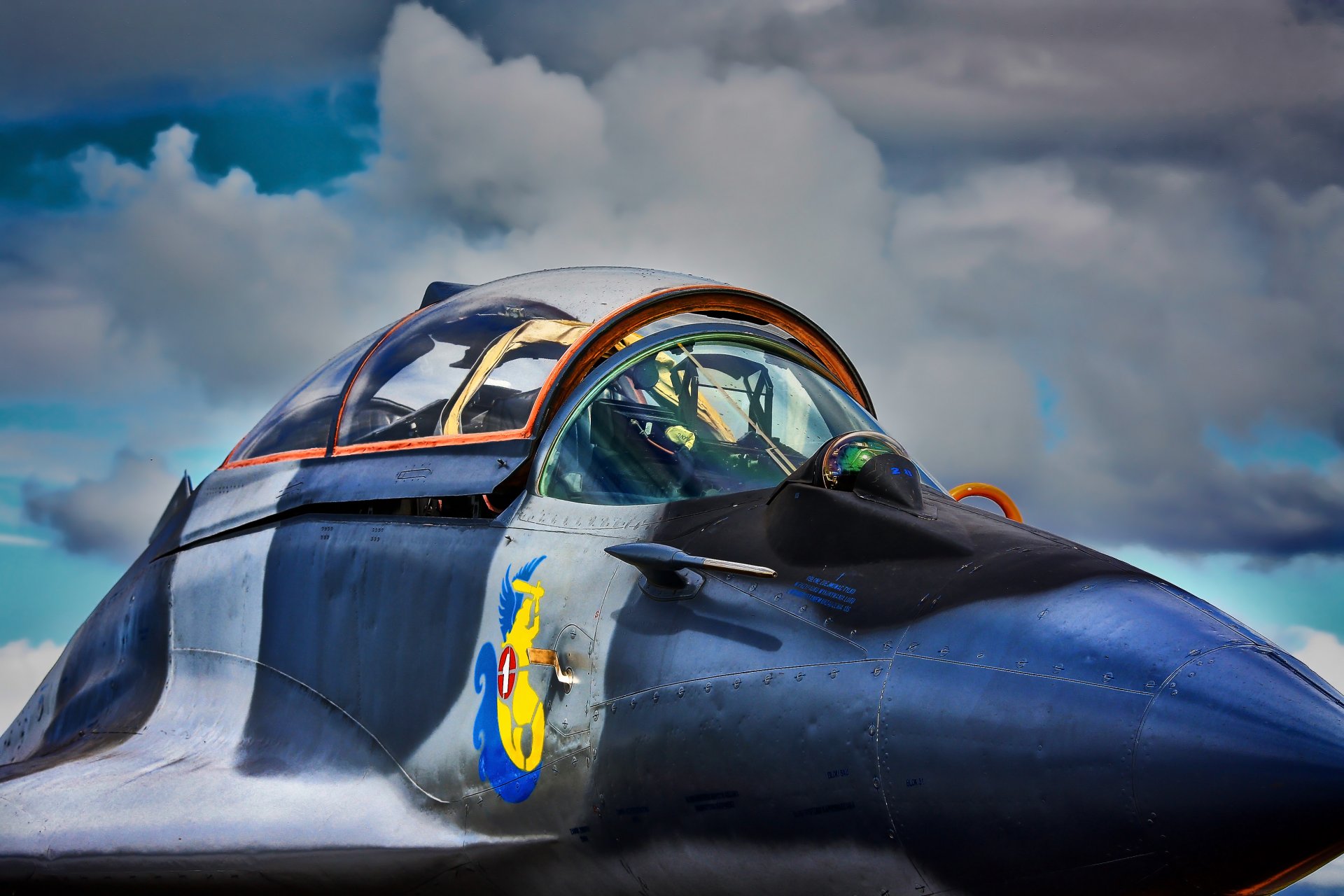 mig-29 fulcrum chasseur polyvalent de quatrième génération mikoyan gurevich aviation cabine nez