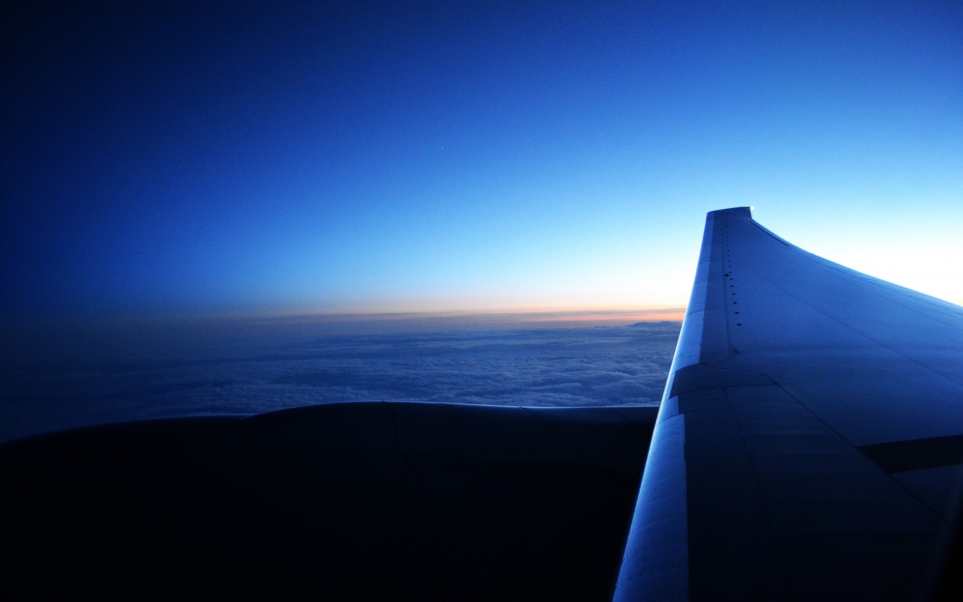 passeggero aereo di linea aereo boeing er ala cielo motore ali nuvole sole tramonto alba stella paesaggio passeggero aereo volare