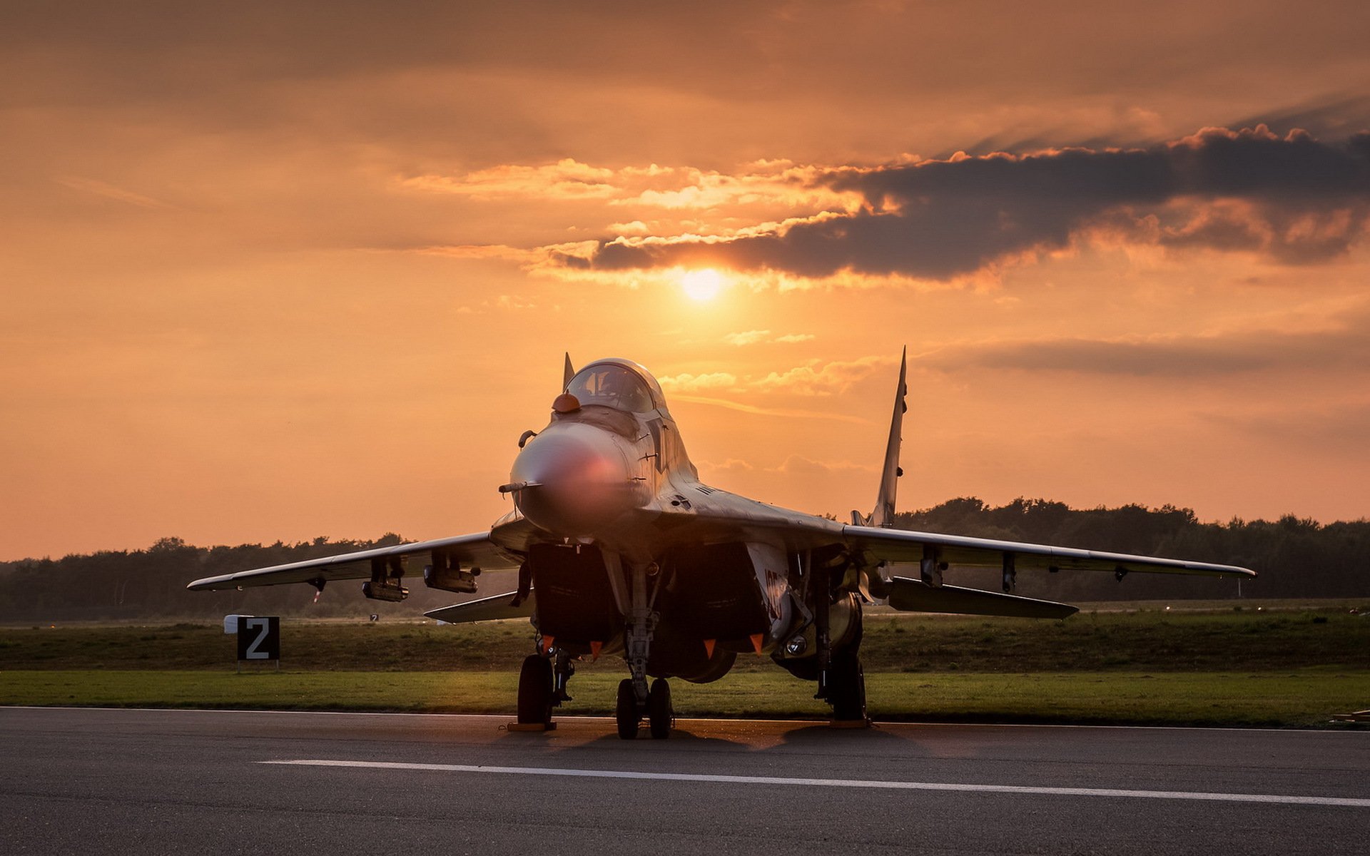 mig-29 flugzeug waffe sonnenuntergang