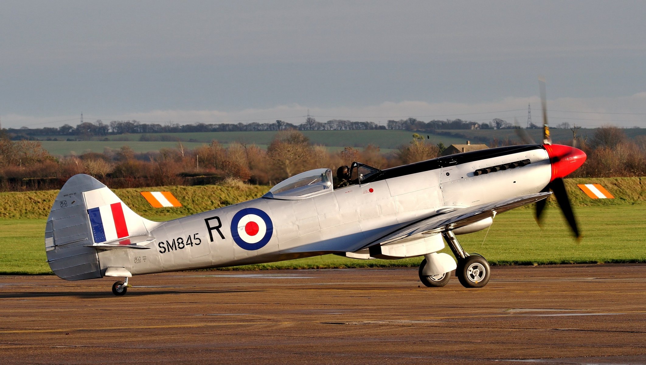 airport the field plane spitfire fr.xviiie uk single fighter ww2