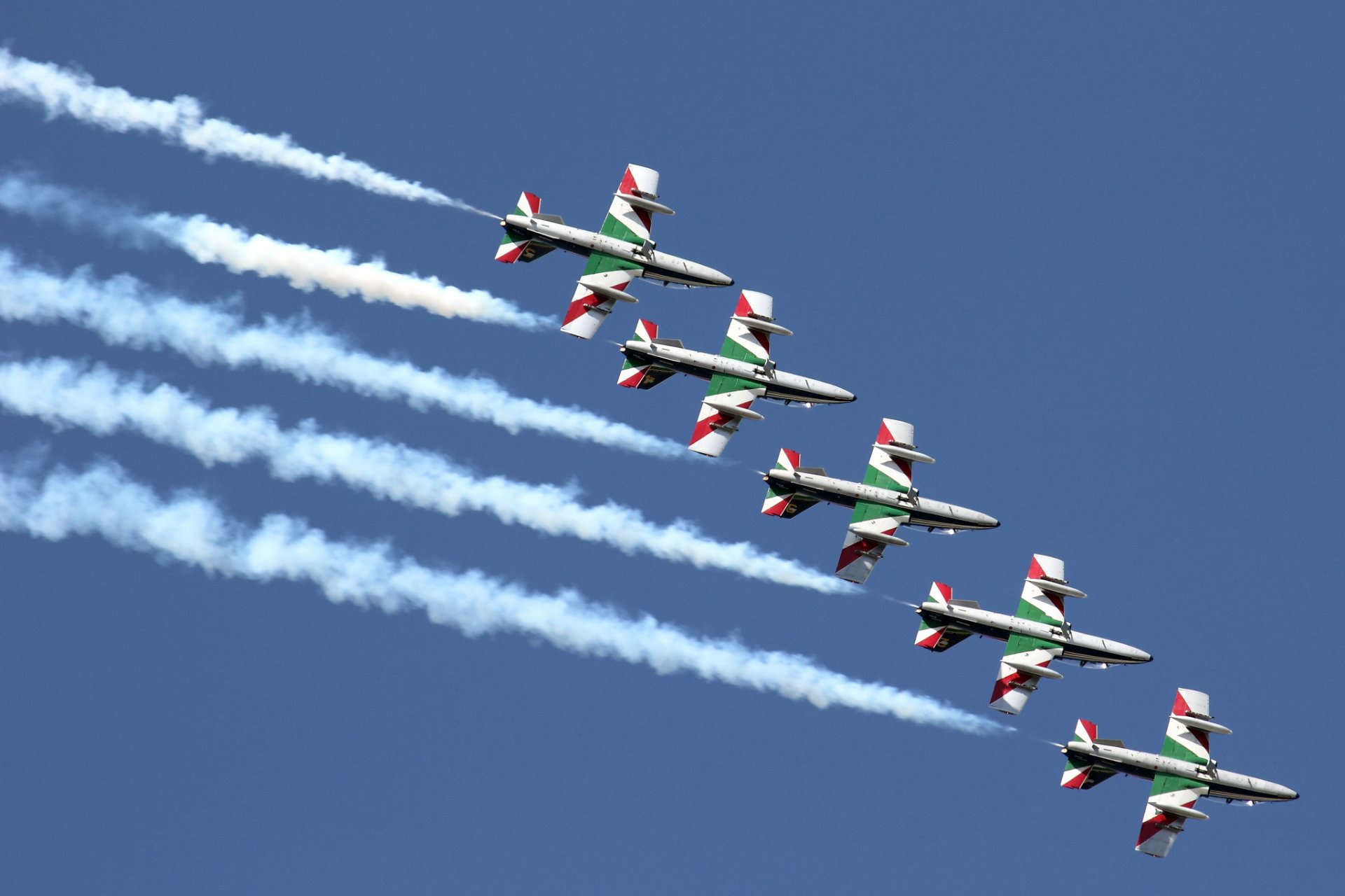 acrobatico gruppo aeronautica militare italiana frecce tricolore aermacchi mb-339 airshow