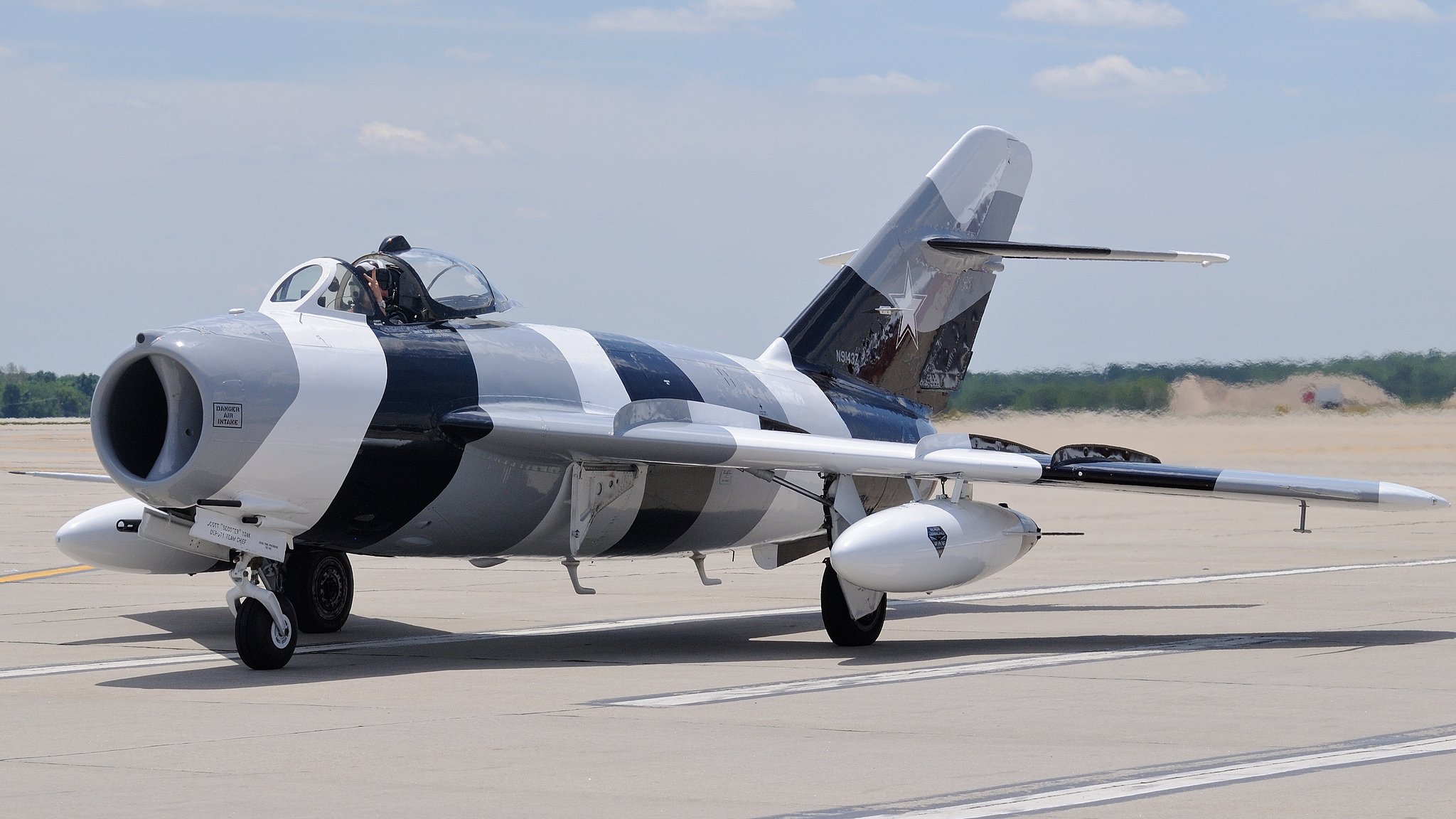 mig 17 jet fighter airport