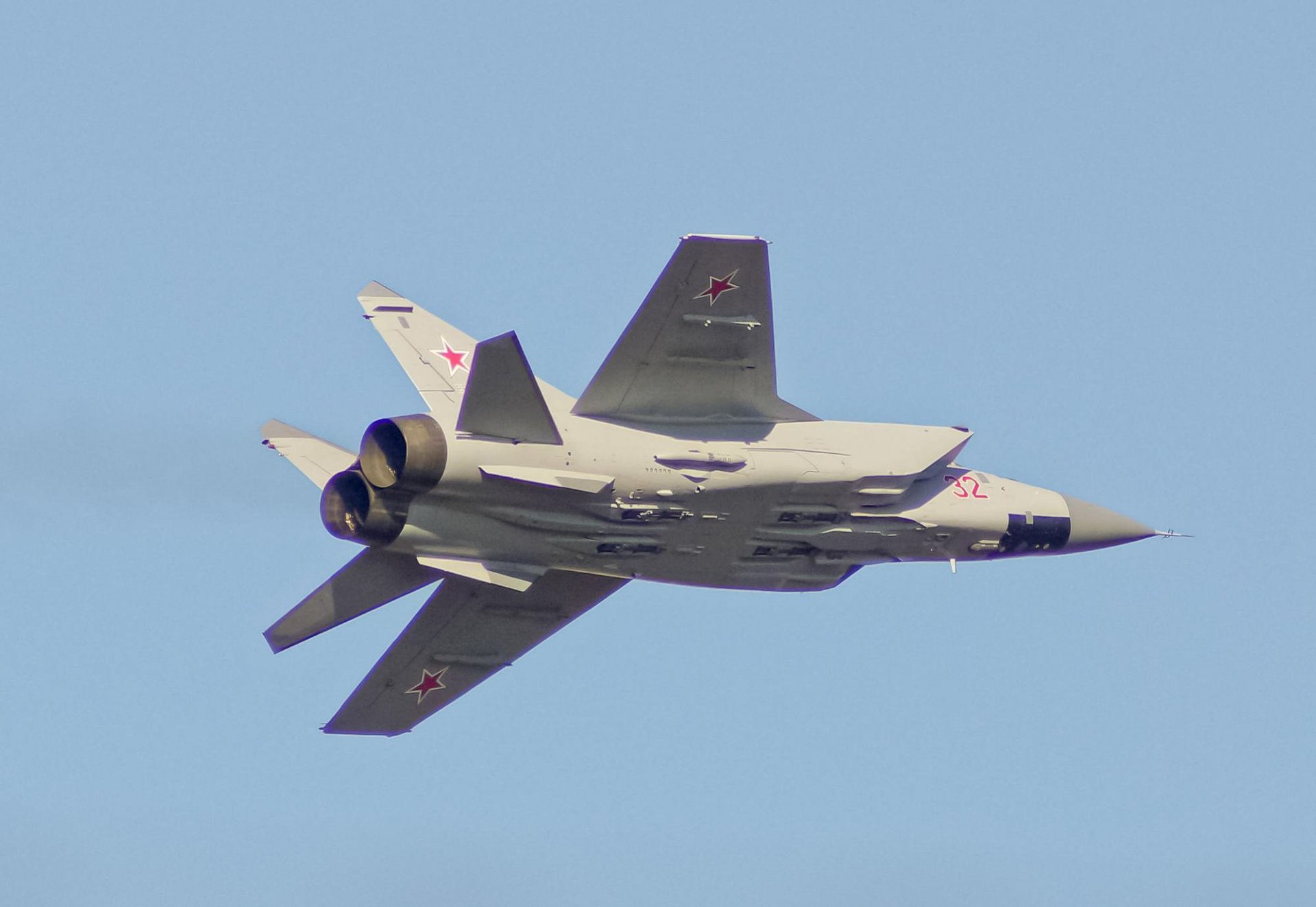 mikoyan y gurevich mig-31 caza interceptor fuerza aérea rusia militar avión vuelo altitud alas motor mikoyan y gurevich mig-31 fuerza aérea de rusia avión luchador motores