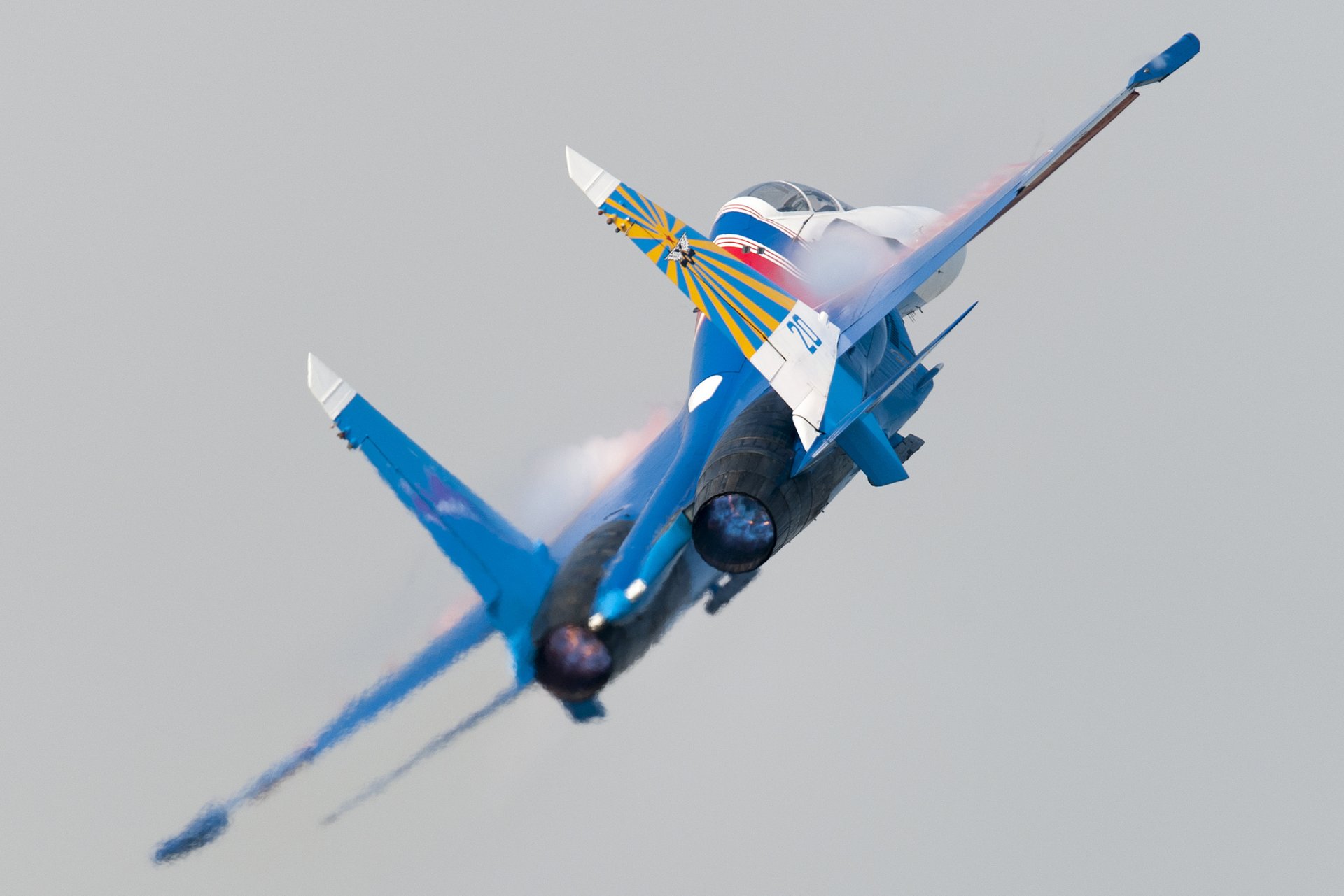 su-27 caza vuelo cielo