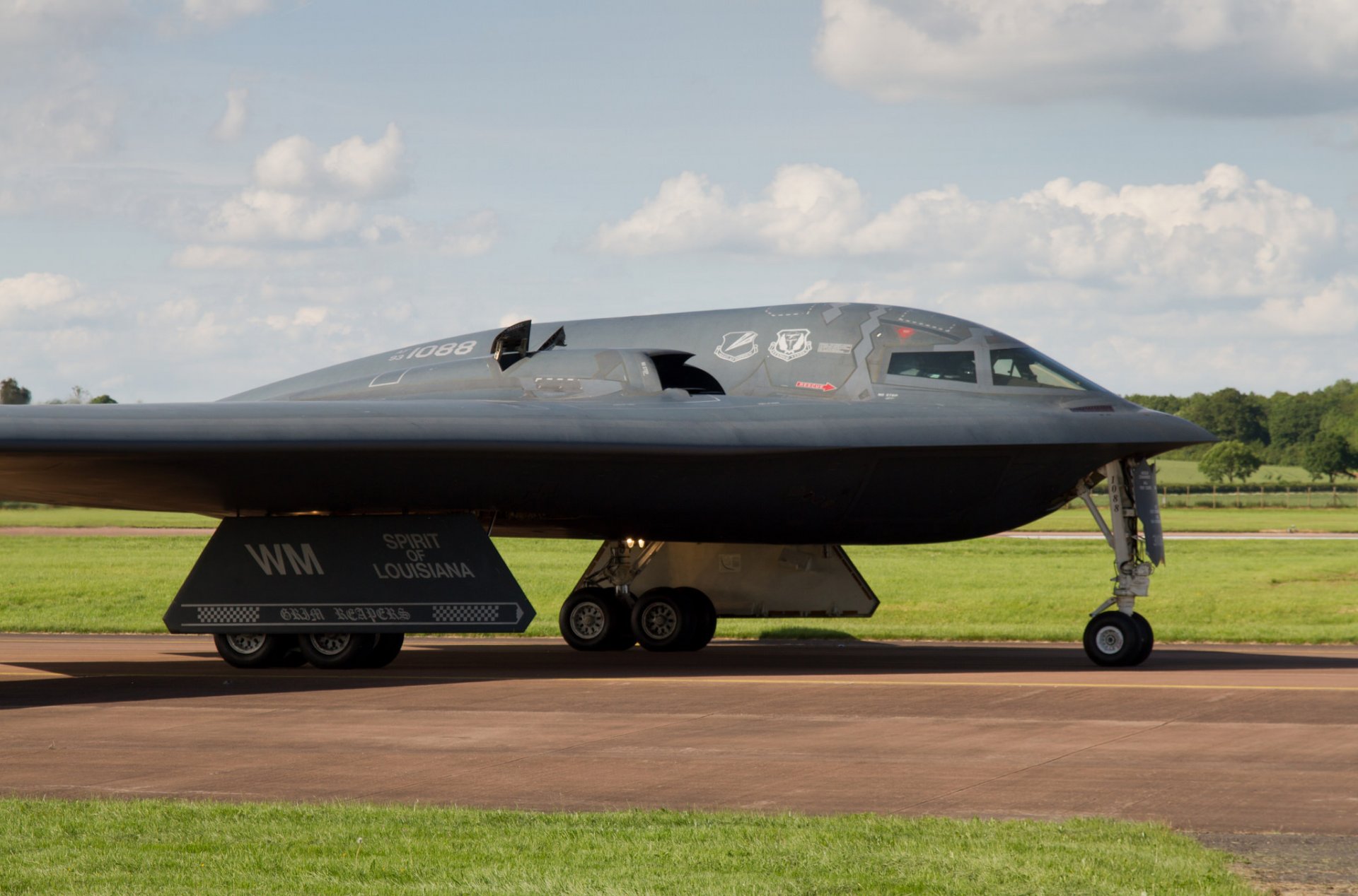 northrop b-2a spirit strategic bomber airport