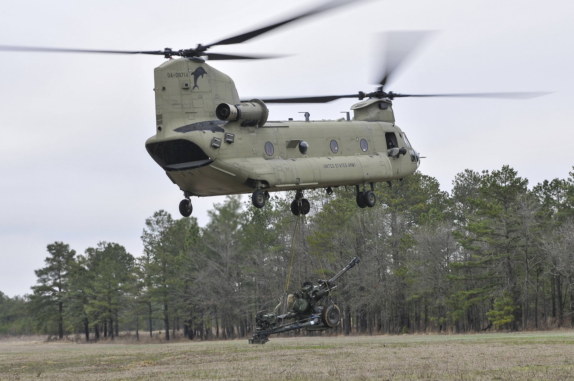 ch-47f chinook militar transporte m119a3 obús entrega