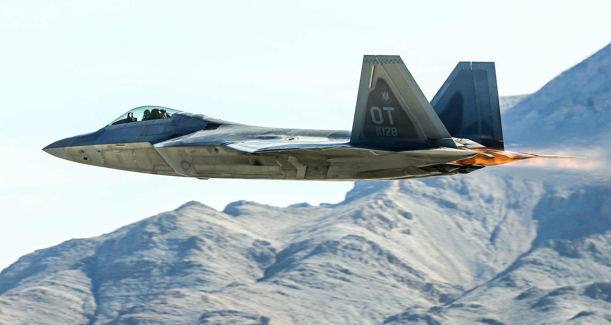 f-22 raptor caccia multiuso